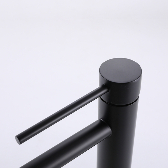 حنفيات حوض حمام سوداء غير لامعة عالية الجودة معتمدة من CUPC 304 مصنوعة من الفولاذ المقاوم للصدأ