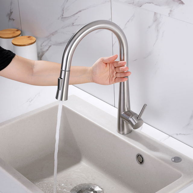 مسدس أسود بمستشعر لمس 360 درجة يسحب للأسفل حنفيات حوض المطبخ