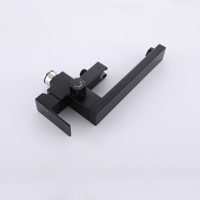 CUPC مربع عالي الجودة 304 من الفولاذ المقاوم للصدأ أسود غير لامع متعدد الوظائف دش أرضية الحمام صنابير حوض الاستحمام القائمة بذاتها 